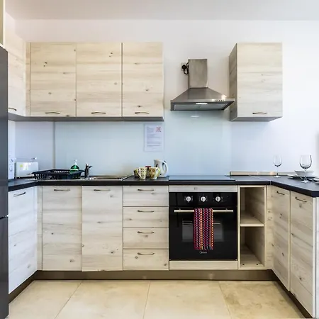 High Floor For 2 With Sofa Bed - By Solea *