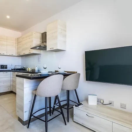 High Floor For 2 With Sofa Bed - By Solea * San Ġwann