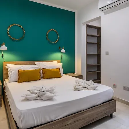 High Floor For 2 With Sofa Bed - By Solea San Ġwann