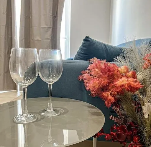 Daire High Floor For 2 With Sofa Bed - By Solea San Ġwann