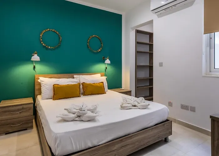 High Floor For 2 With Sofa Bed - By Solea San Ġwann