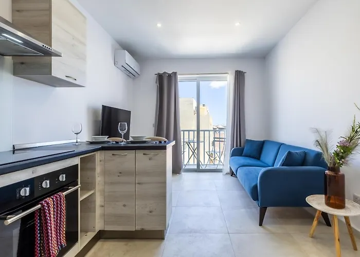 High Floor For 2 With Sofa Bed - By Solea *