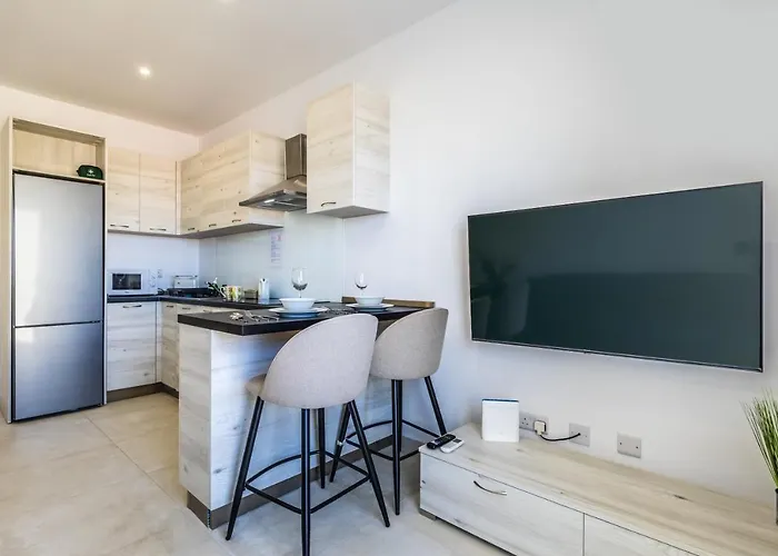 High Floor For 2 With Sofa Bed - By Solea * San Ġwann