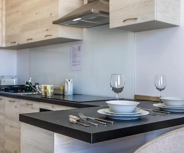 High Floor For 2 With Sofa Bed - By Solea